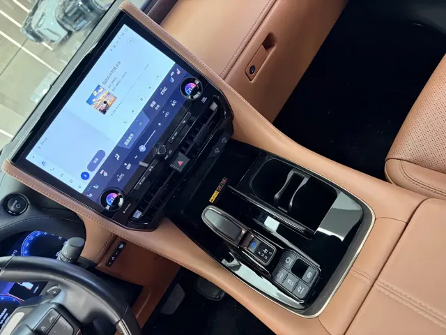 Toyota Vellfire — Фото автомобиля 16