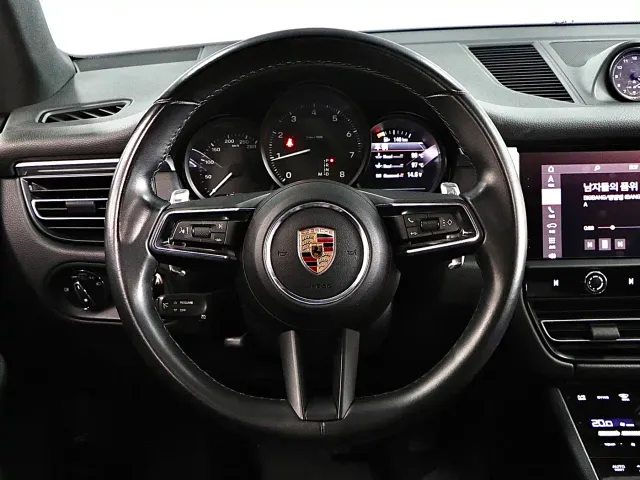 Porsche Macan — Фото автомобиля 10