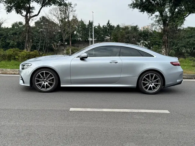 Mercedes-Benz E-Class — Фото автомобиля 3