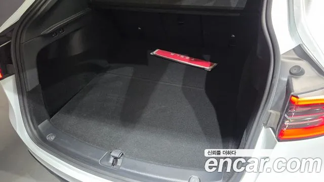 Tesla Model Y — Фото автомобиля 29