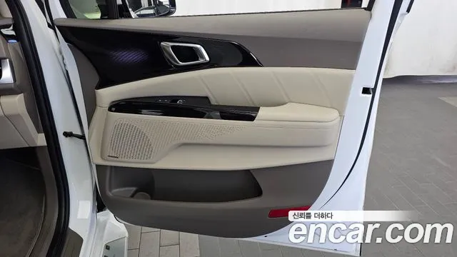 Kia Carnival Generation 4 — Фото автомобиля 14