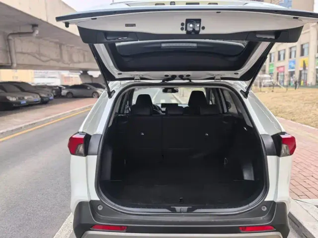 Toyota RAV4 — Фото автомобиля 2