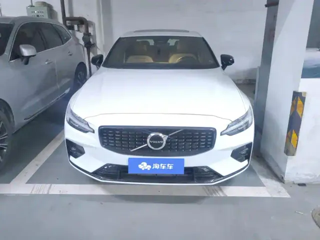 Volvo S60 — Фото автомобиля 2