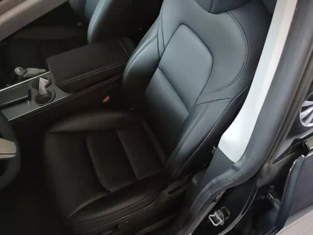Tesla Model Y — Фото автомобиля 14