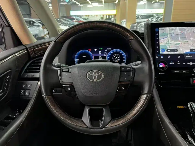 Toyota Alphard — Фото автомобиля 3