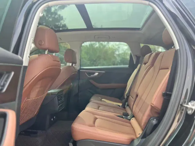 Audi Q7 — Фото автомобиля 6