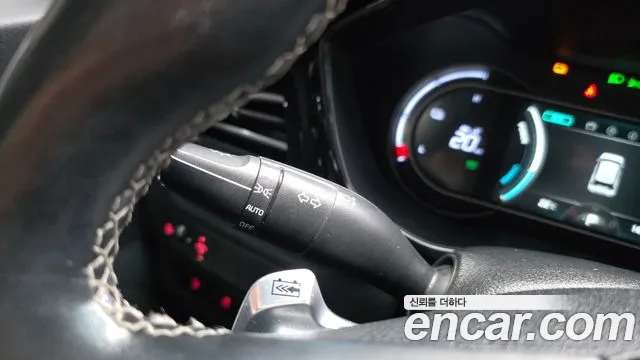 Kia Niro — Фото автомобиля 29