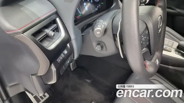 Lexus UX UX300h — Фото автомобиля 15