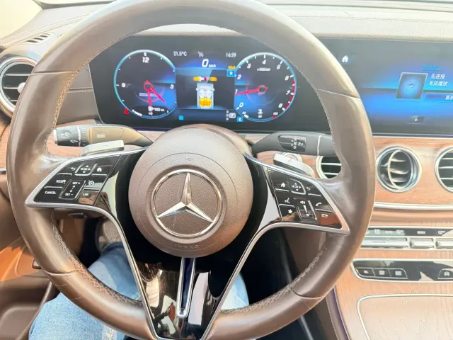 Mercedes-Benz E-Class — Фото автомобиля 7