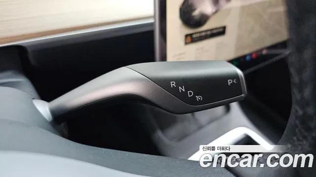 Tesla Model Y — Фото автомобиля 12