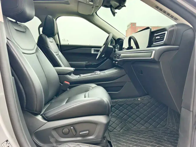Ford Explorer — Фото автомобиля 11