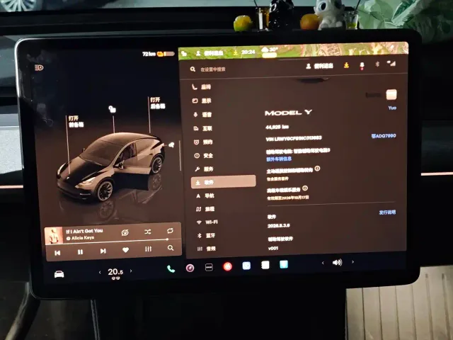 Tesla Model Y — Фото автомобиля 16