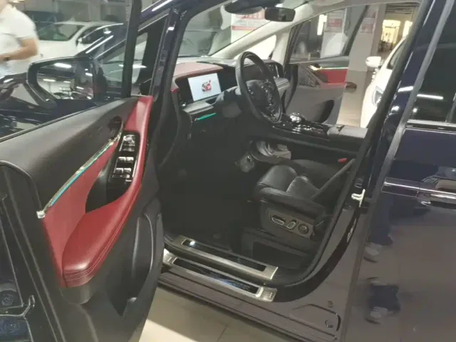 GAC Trumpchi E9 — Фото автомобиля 15