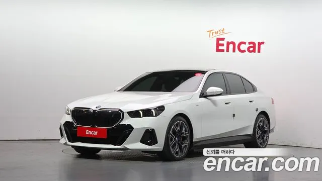 Фотография автомобиля — BMW i5 G60