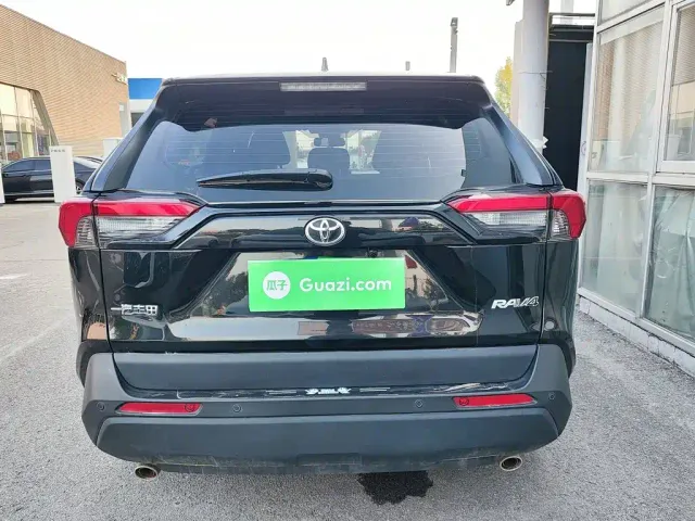 Toyota RAV4 — Фото автомобиля 3