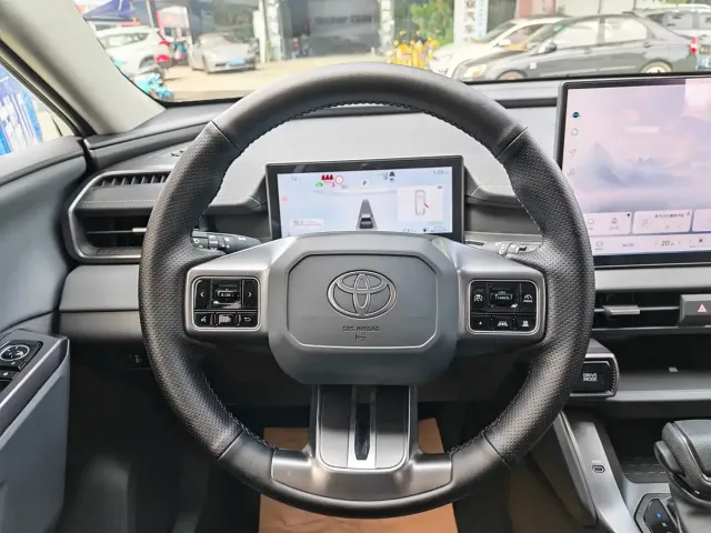 Toyota RAV4 — Фото автомобиля 12