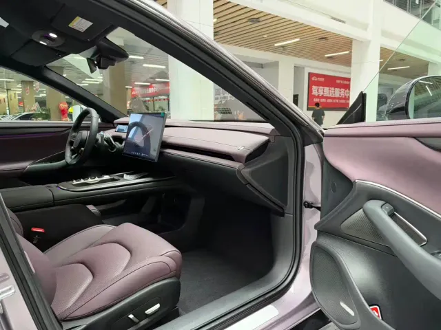 Xiaomi SU7 — Фото автомобиля 16