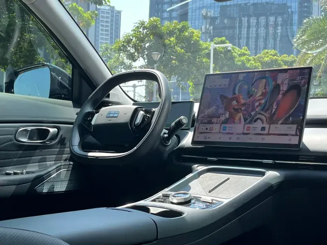 Geely Galaxy Starship 7 EM-i — Фото автомобиля 12