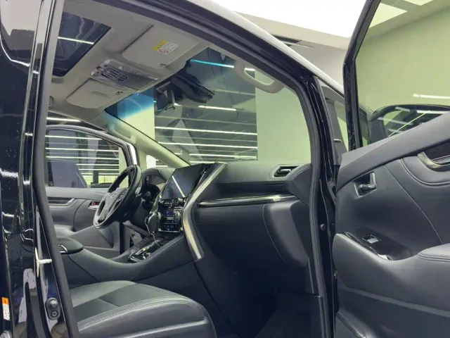 Toyota Vellfire — Фото автомобиля 10