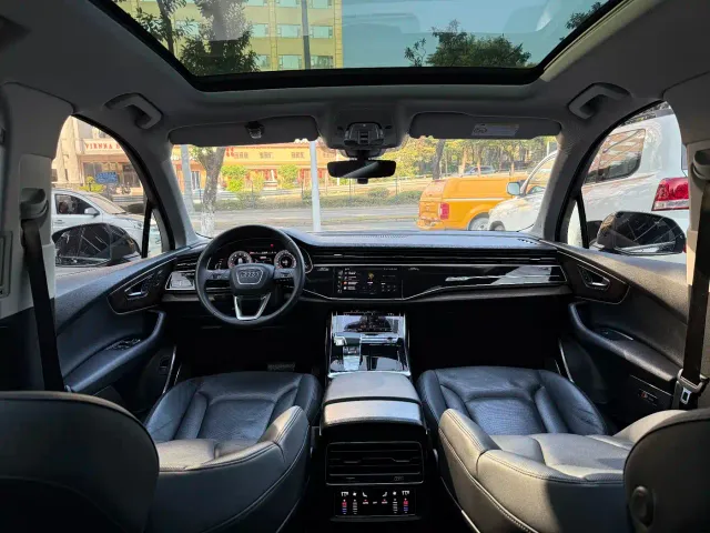 Audi Q7 — Фото автомобиля 10
