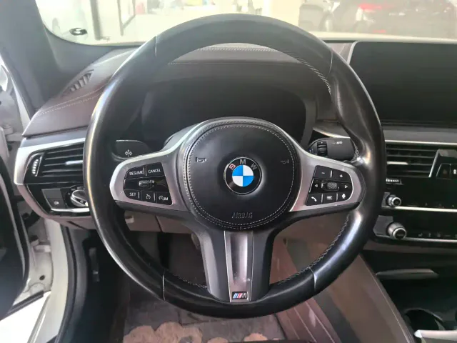 BMW 5 Series — Фото автомобиля 19