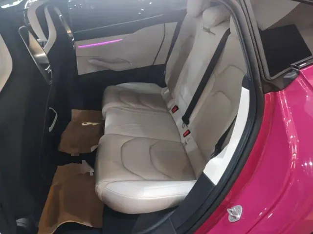 Xiaomi SU7 — Фото автомобиля 16