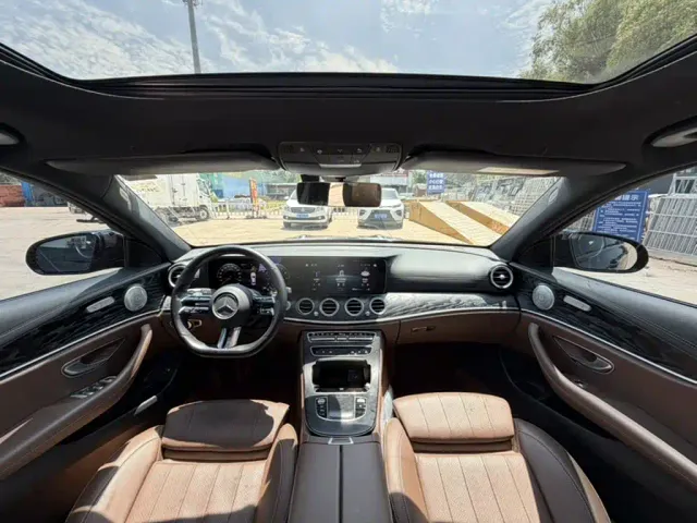 Mercedes-Benz E-Class — Фото автомобиля 14