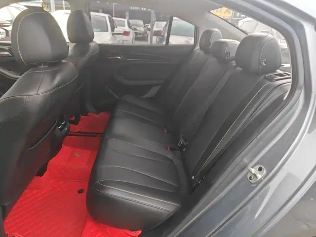 Roewe i5 — Фото автомобиля 16
