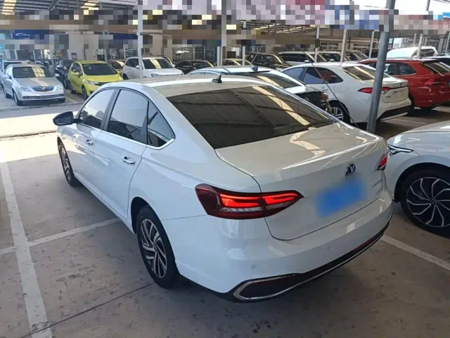 Volkswagen Lavida — Фото автомобиля 4
