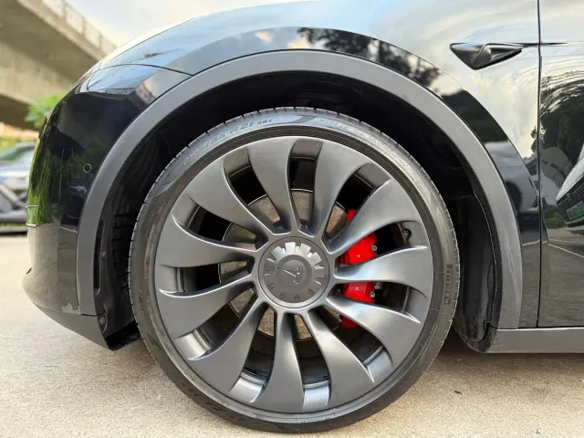 Tesla Model Y — Фото автомобиля 22