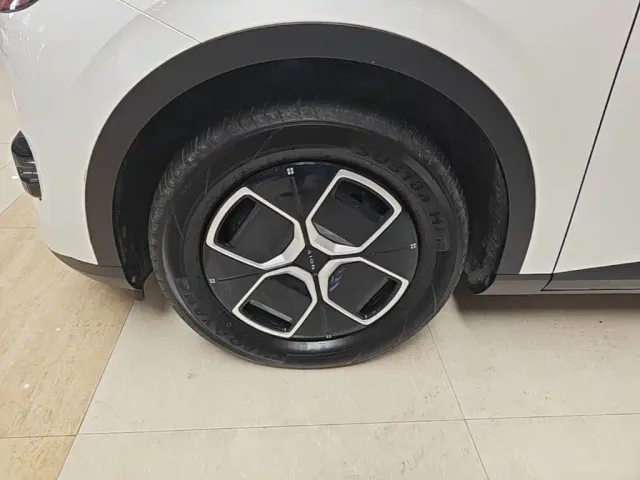 GAC Aion UT — Фото автомобиля 22