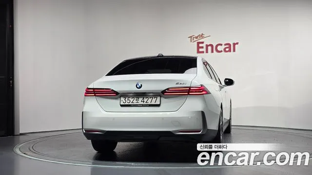 BMW 5-Series — Фото автомобиля 4