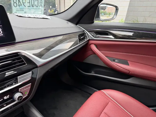 BMW 5 Series — Фото автомобиля 6