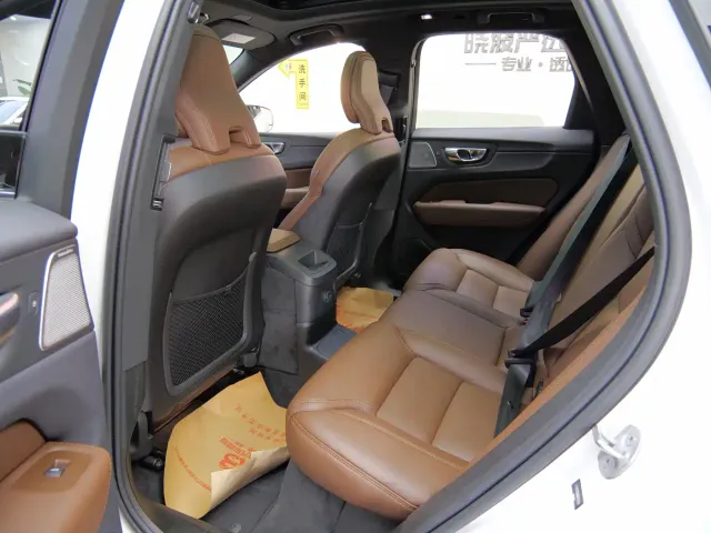 Volvo XC60 — Фото автомобиля 9