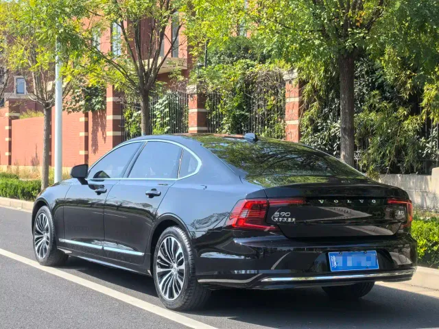 Volvo S90 — Фото автомобиля 3