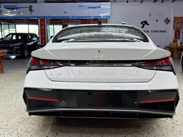Hyundai Elantra — Фото автомобиля 4