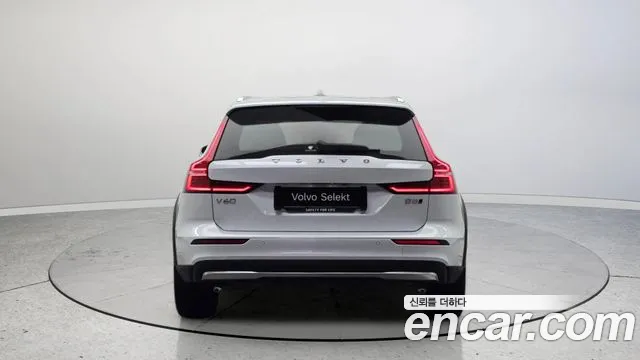 Вольво V60 V60 Cross Country 2 поколение B5 Ultimate AWD — Фото автомобиля 5