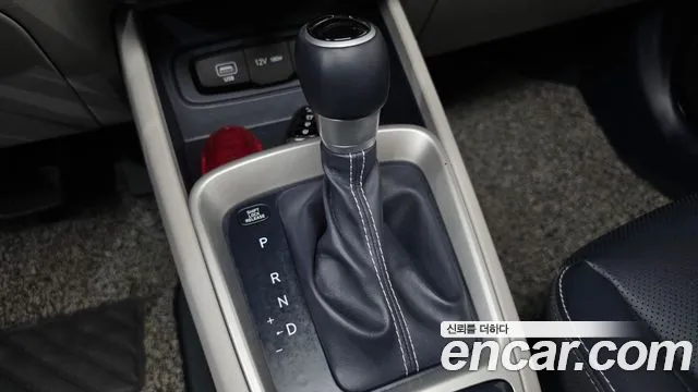 Hyundai Venue — Фото автомобиля 12