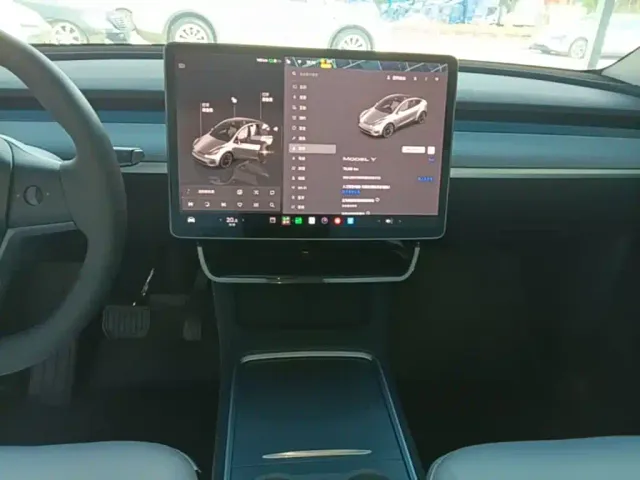 Tesla Model Y — Фото автомобиля 12