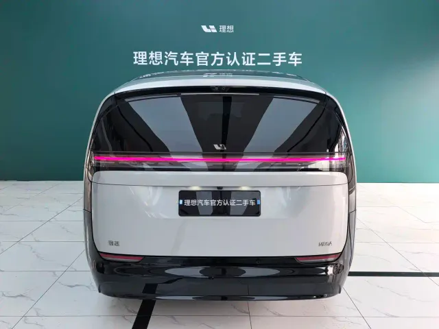 Li Auto MEGA — Фото автомобиля 17