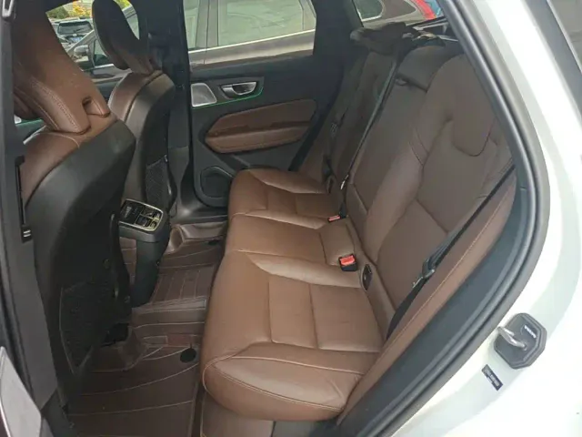 Volvo XC60 — Фото автомобиля 16