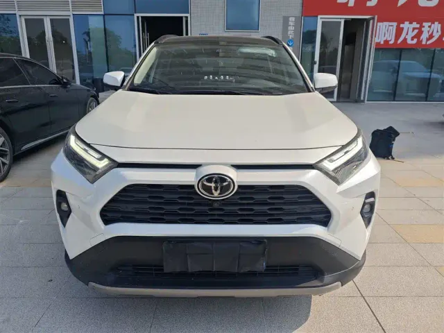 Toyota RAV4 — Фото автомобиля 3