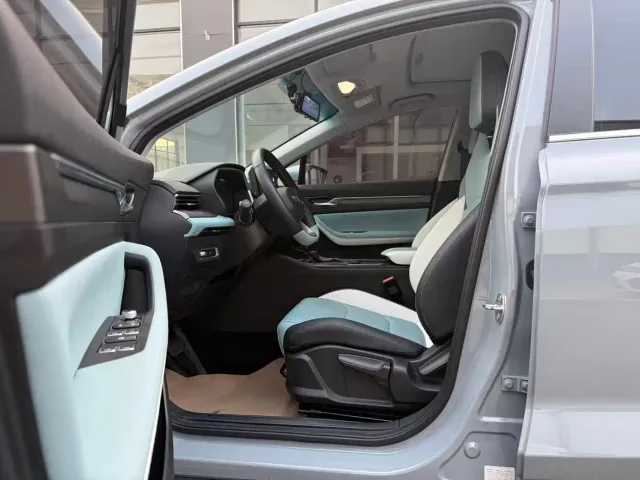 Geely Emgrand S — Фото автомобиля 8