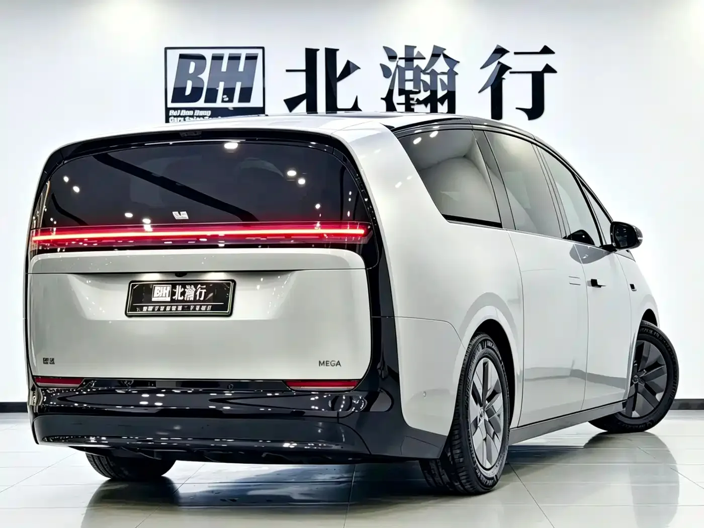 Li Auto Li Auto MEGA 2025 Model Home Family Special Edition — Фото автомобиля 6