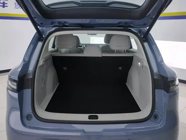 Leapmotor B10 — Фото автомобиля 4