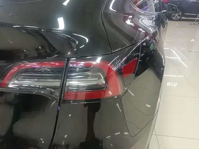 Tesla Model Y — Фото автомобиля 7