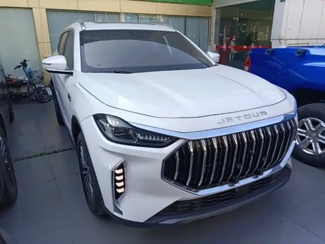 Jetour X70 Plus — Фото автомобиля 3
