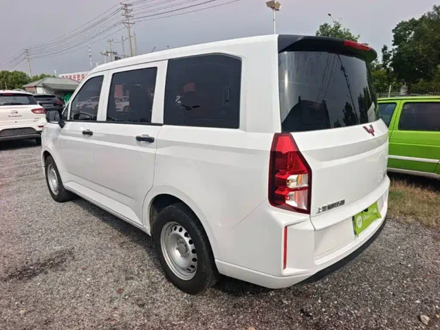 Wuling Hongguang Plus — Фото автомобиля 4
