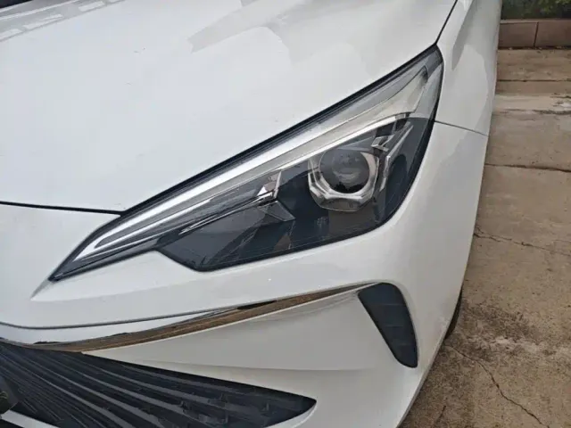 Roewe i5 — Фото автомобиля 23