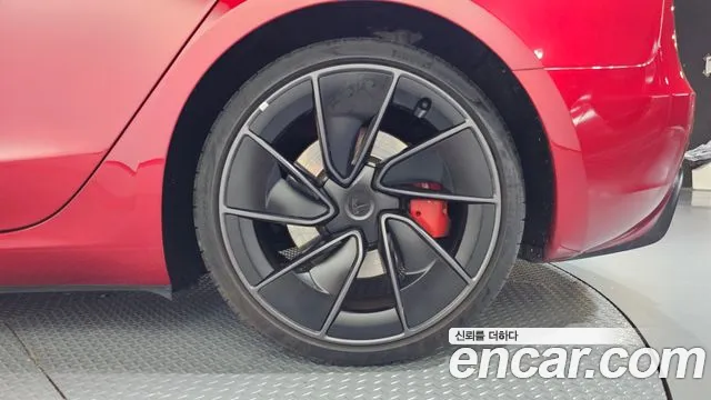 Tesla Model 3 — Фото автомобиля 16